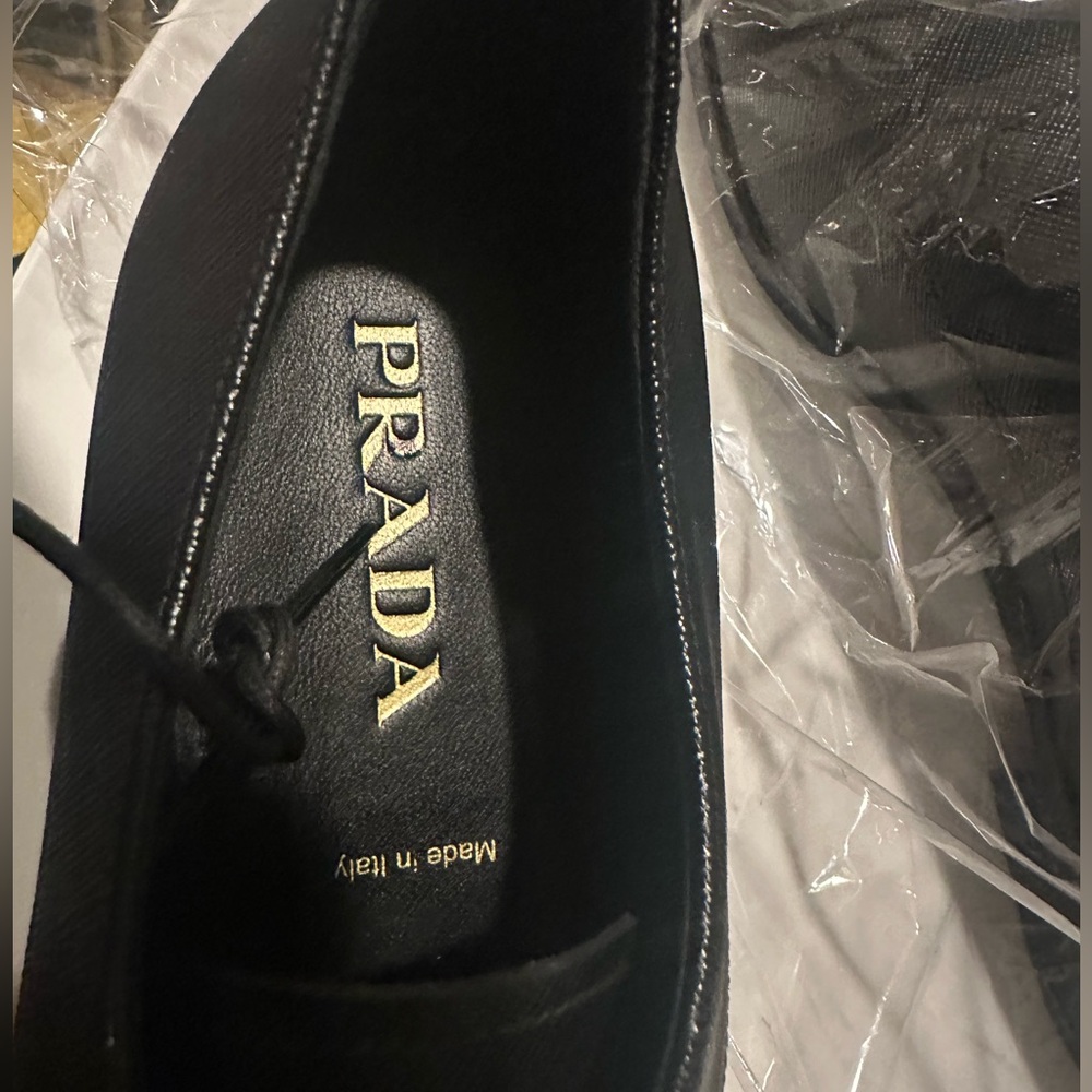 Prada saffiano textured leather shoe - Picture 5 of 6